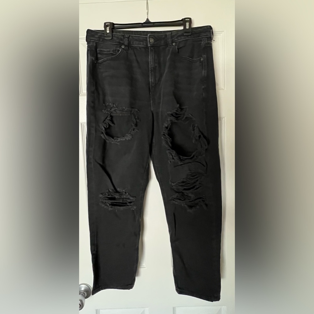 American Eagle Boyfriend Cut Ripped Jeans (Black)